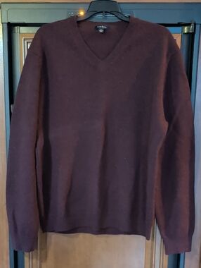 Club Room Men's Lambs Wool V-Neck Sweater in Deep Wine